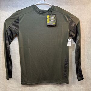 Green camo long sleeve caterpillar shirt, Medium,moisture Wicking,‎ NWT